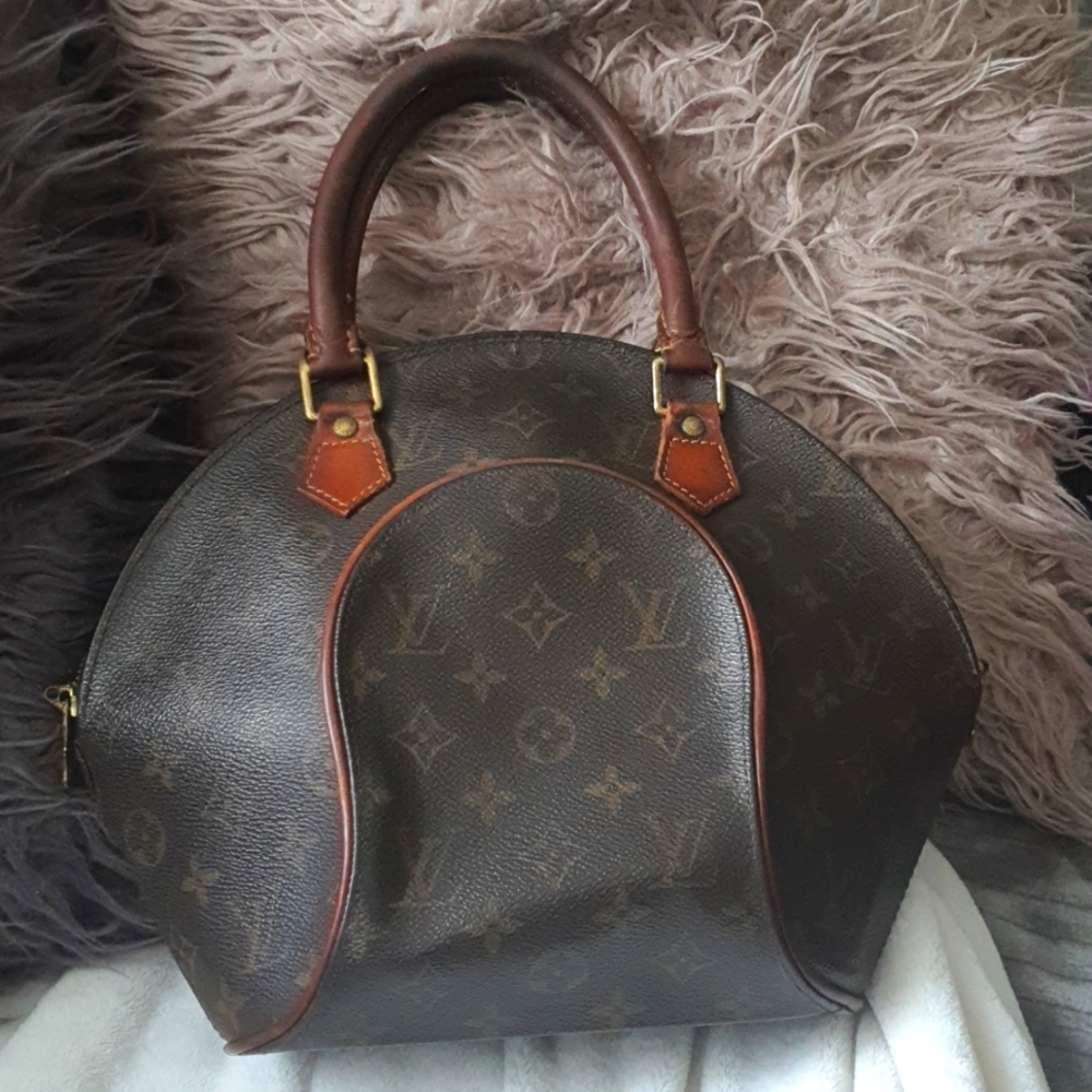 Authentic Louis Vuitton Ellipse PM